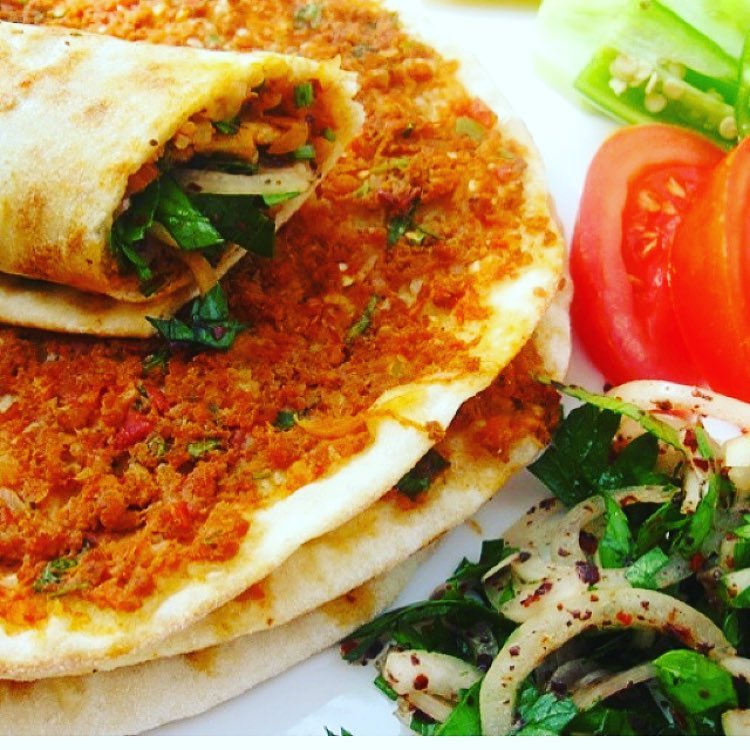 غذای خوشمزه ترکی لهمجون در تور استانبول