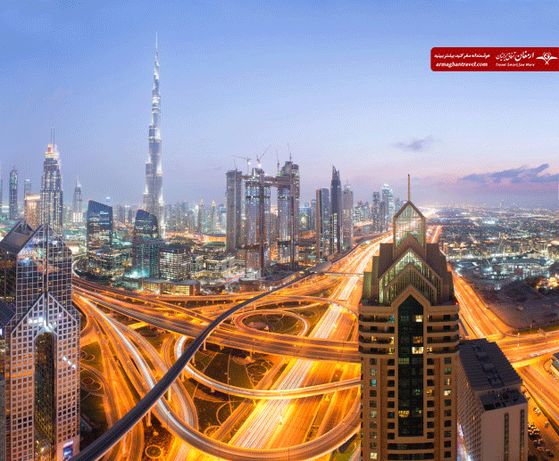 تصویر شب برج ها و خیابان های نورانی شهر دبی امارات