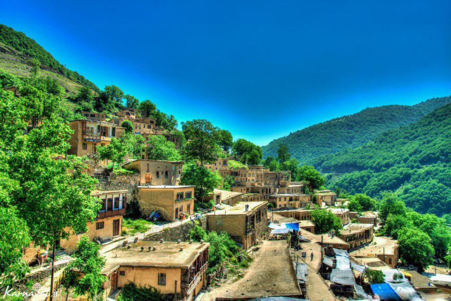 آسمان زیبا و صاف روستای پلکانی ماسوله در تور شمال