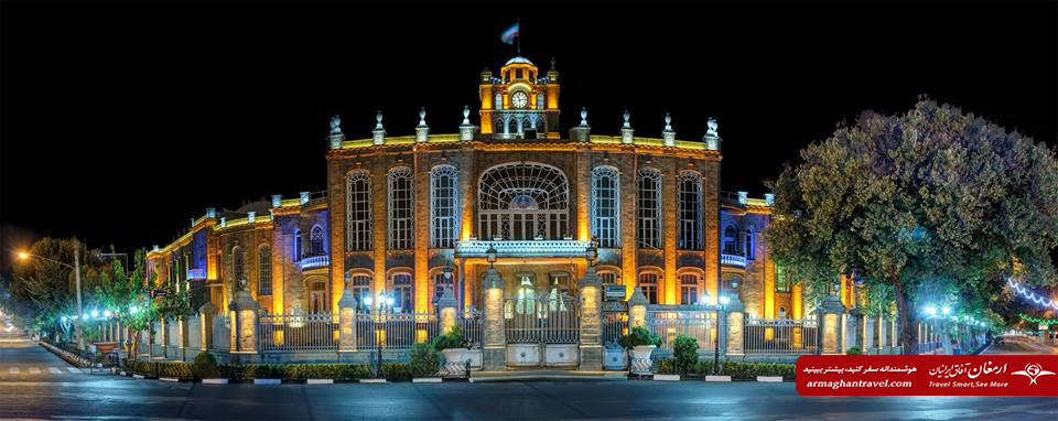 تصویر زیبای شب ساختمان قدیمی تور تبریز