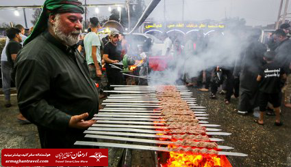 پذیرایی از زائرین اربعین در پیاده روی عتبات عالیات